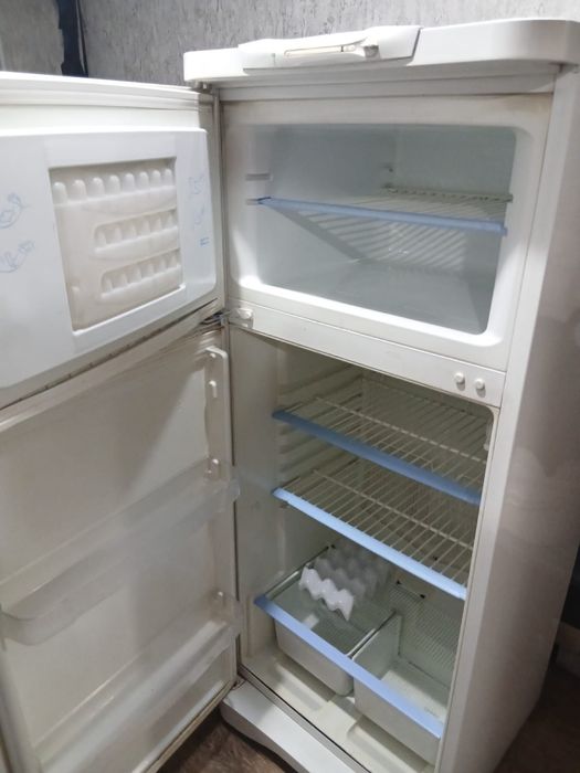 Холодильник Indesit
