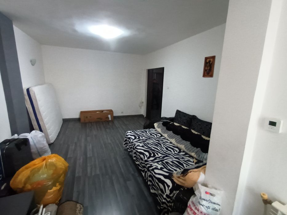 Închiriez apartament 3 camere 90 mp Zona Polivalenta