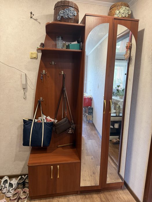 Продам прихожую (шкаф)