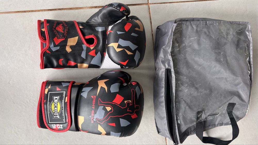 Vand manusi de box