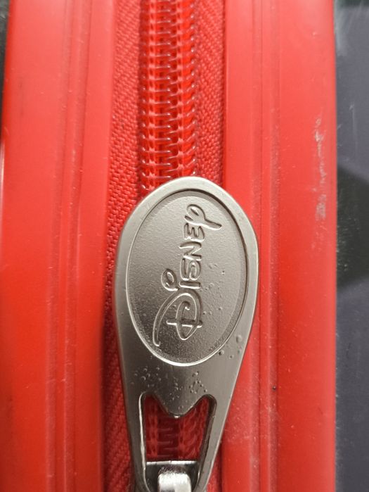 Продам детский чемоданчик на колесах