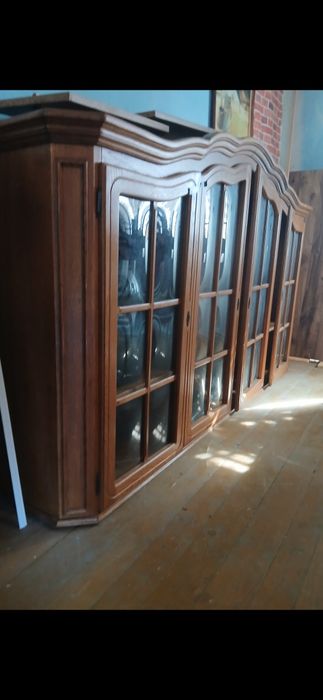 Vitrine de perete din lemn masiv