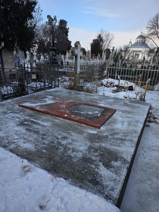 Cavou 4 locuri si cripta cu 2 nivele sf constantin