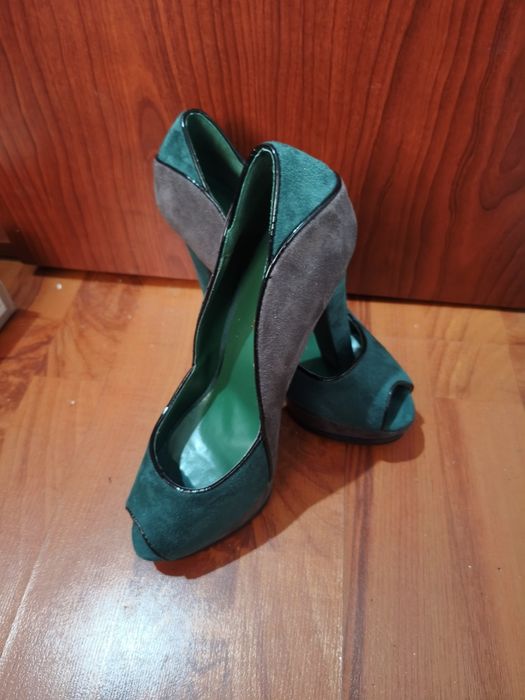 Pantofi in doua culori