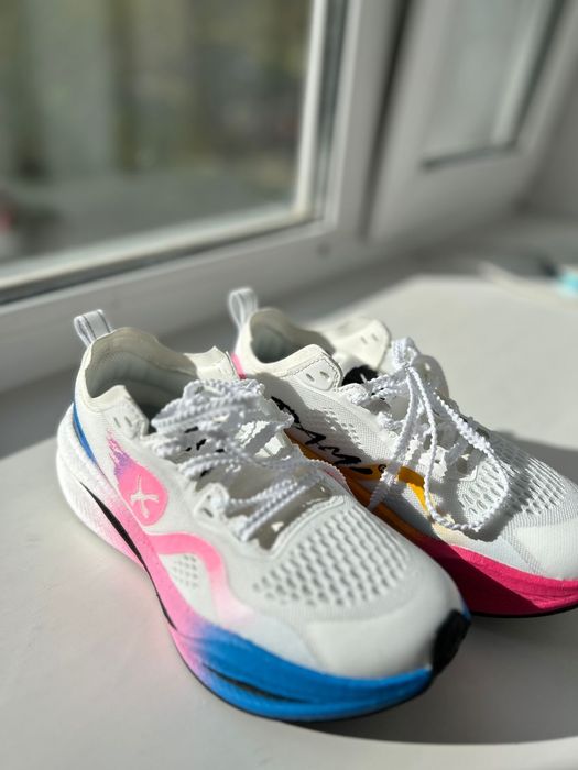 Кроссовки беговые