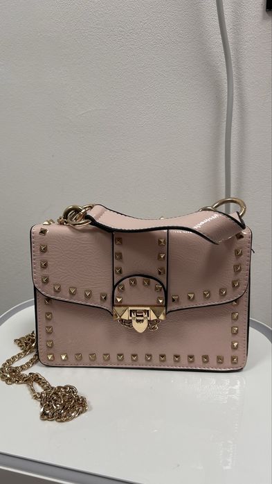 Дамска чанта - цвят бледо розов