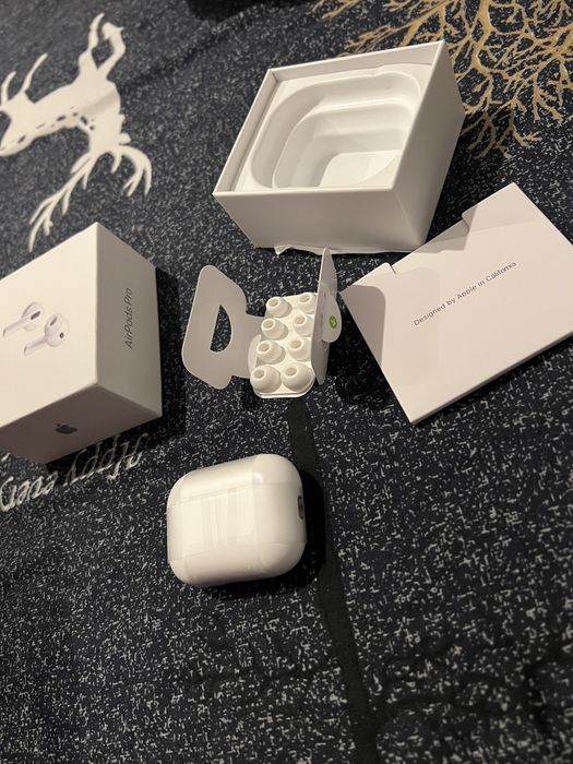 AirPods Pro 3.