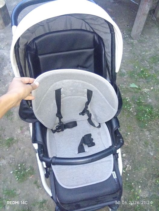 Vând cărucioare pentru copii mici