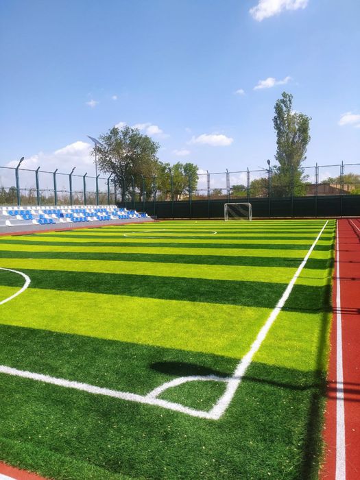 Стадион курилиш мини футболный поля Суний чим. Газон оптом+установка