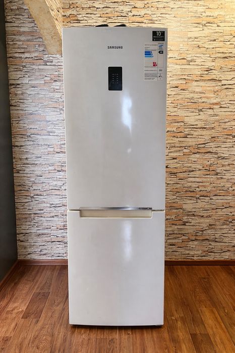 Холодильник Samsung