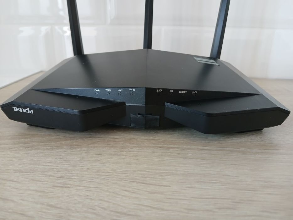 Vand router Tenda Ac18