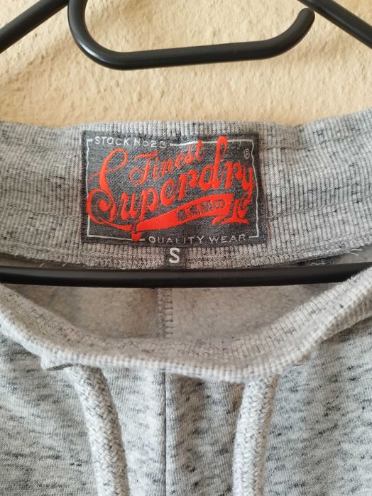 100% Оригинално страхотно мъжко ватирано спортно долнище SUPERDRY!