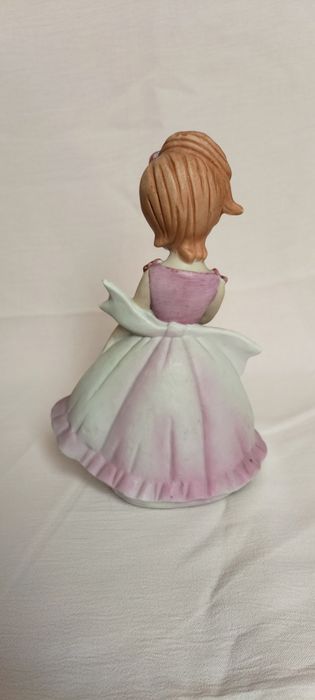 Статуэтка "Девушка со шляпой", керамика, немецкая
