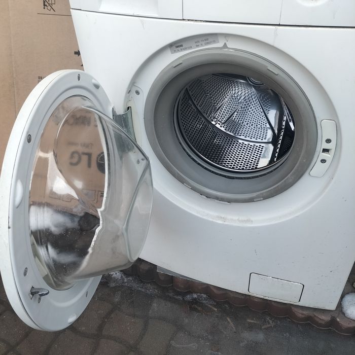 Продам стиральную машинку .