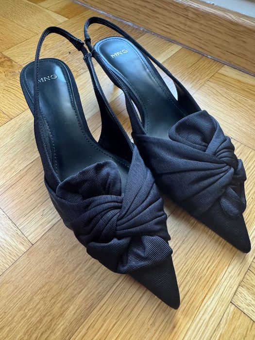 Черни обувки с малък ток