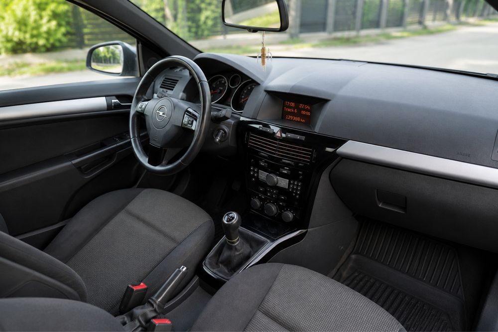 Opel Astra TwinTop Cabrio 2010 • 1.6 Benzină • Hardtop Electric • 116 CP • Decapotabilă • Climatronic