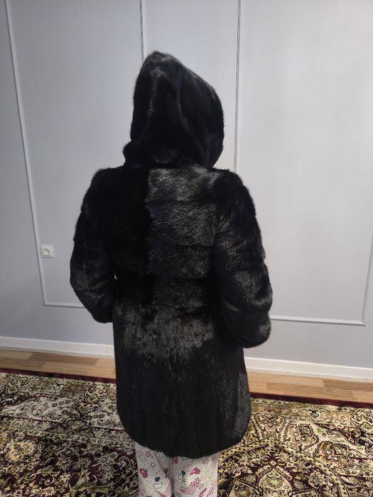 Шуба норка сатылады.