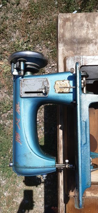 Продам швейную машинку