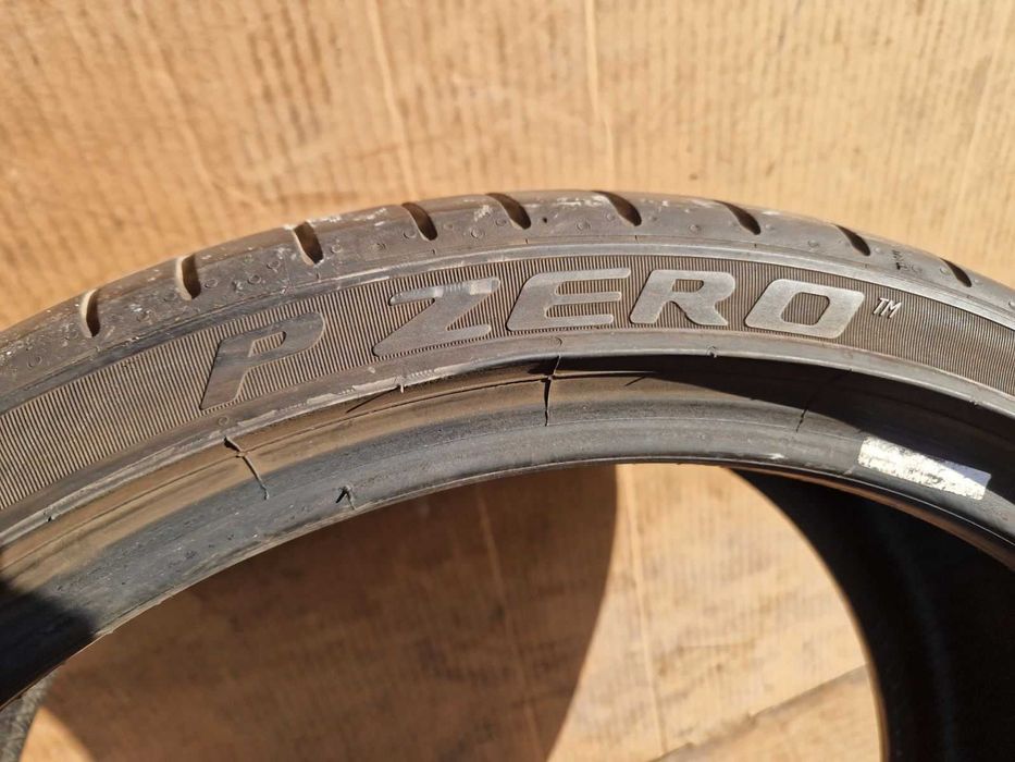 1 Pirelli R19 235/35 Лятна гума DOT4422