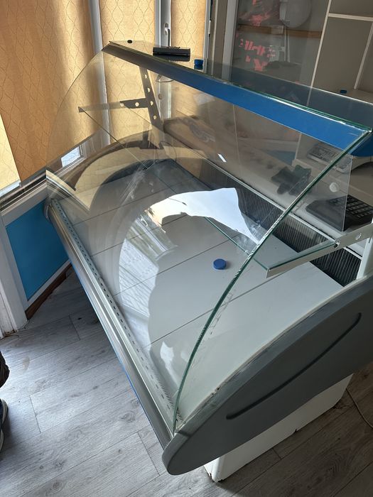 Витринный холодильник