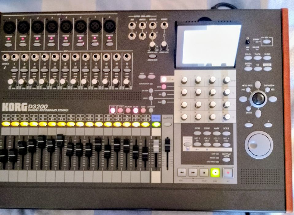 Mixer  Korg  D3200