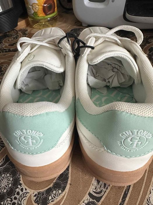 Нови маратонки Gin Tonik