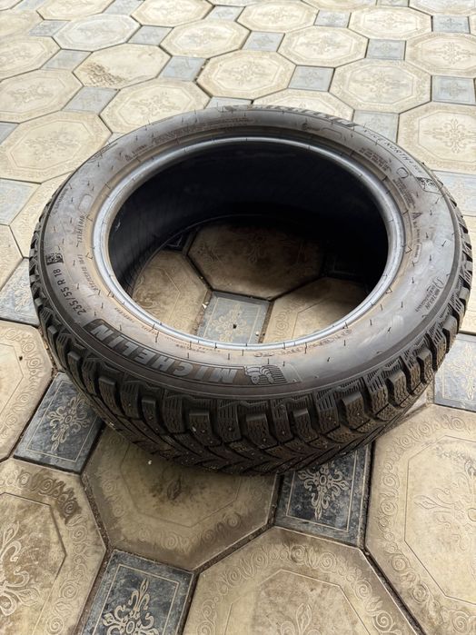 Зимние шины Michelin R18 235/55 с шипами