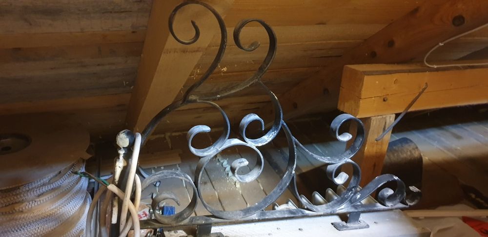 Reclama luminoasa stradala, cadru din fier forjat