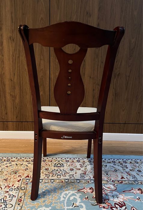 Стол со стульями