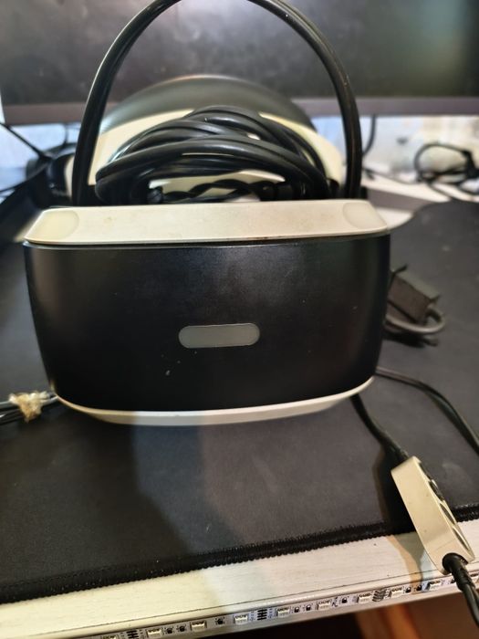 Vând PlayStation 4 slim+ sistem VR întreg