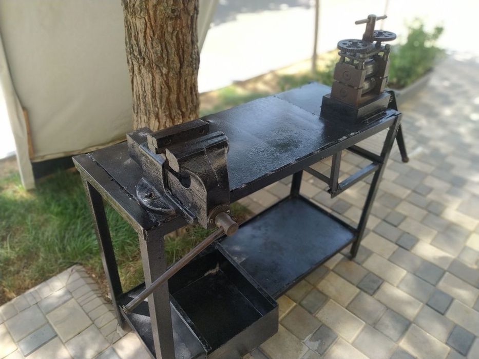 Продаётся стол с тисками и вальцами в комлекте 4,500,000 сум