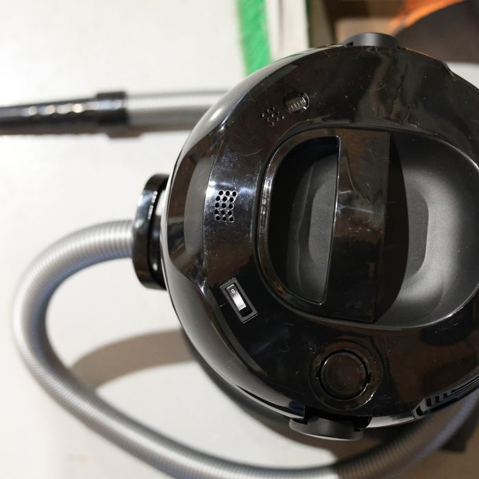 Прахосмукачка 2400W 21л ZILAN