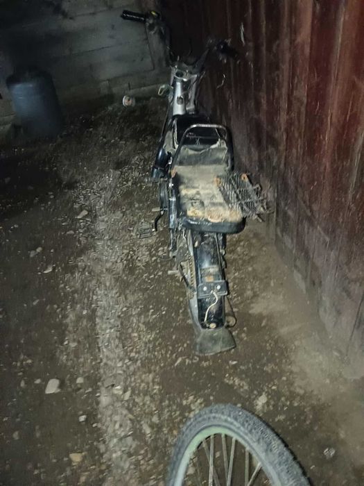 Se vând amândouă sunt defecte