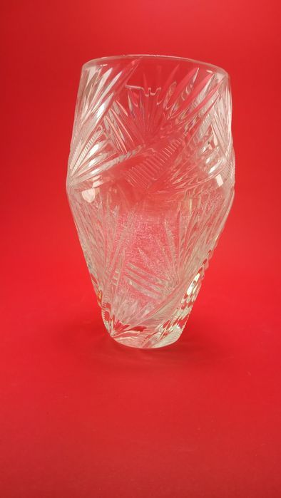 Продается  - ваза для цветов , цветное стекло ,  богема .