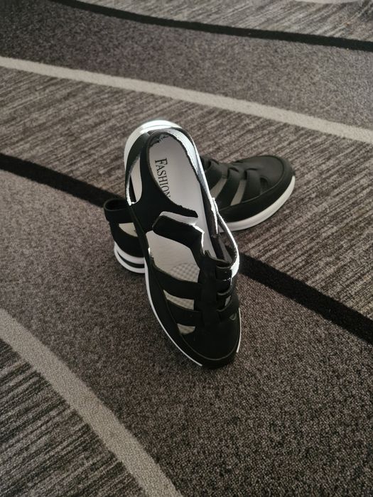 Дамски сандали продавам