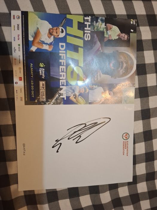 Автограф Карен Хачанова