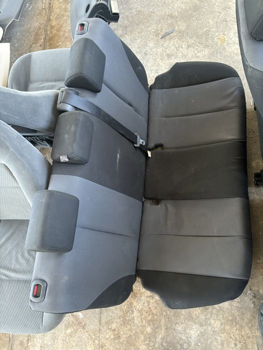 Mazda 2 Мазда 2 салон седалки