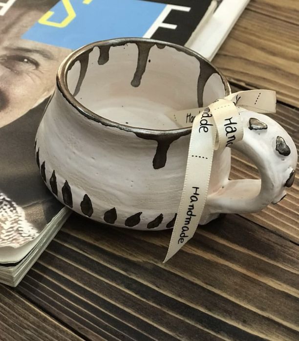 Set de 7 căni din ceramică, realizate manual (handmade).