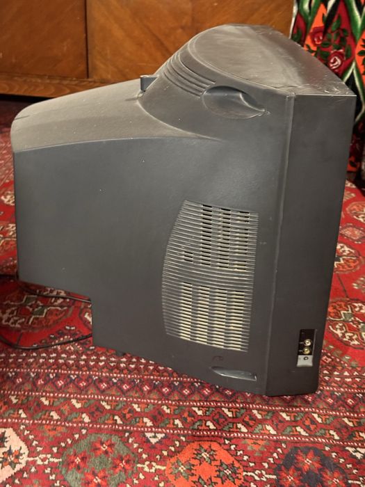 Samsung телевизори эски лекин курса булади, ишлаб турибди