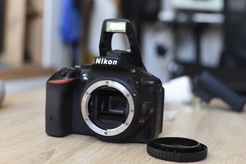 Nikon D5500 Body | 24.2 MP | 29.087 cadre | Baterie + Încărcător + Card