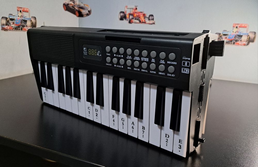 Синтезатор Avoris F61