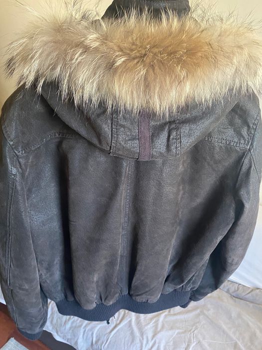 Geaca de piele cu gluga detasabila