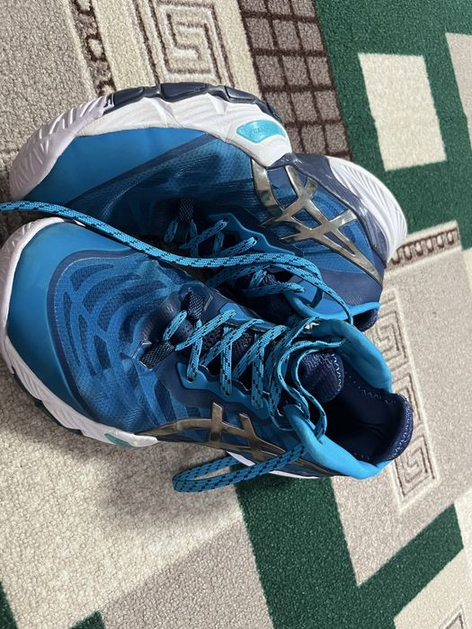 продаются Asics Metarise синие
