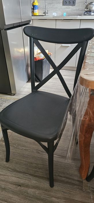 Продаю  8 стульев для дома