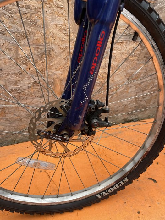 Bicicleta apollo evade frane pe disc roti 26” cadru aluminiu