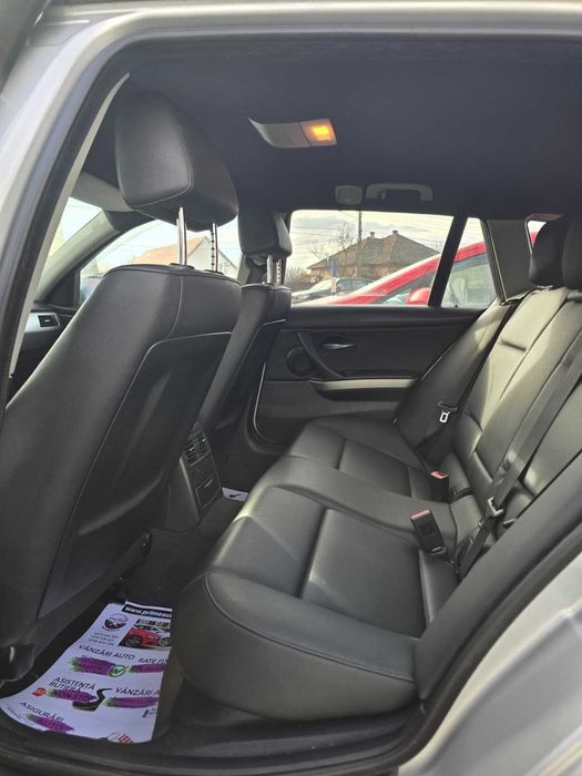 BMW 320d/Piele si plafon negre/Navigatie/Comenzi volan/Senzori parcare