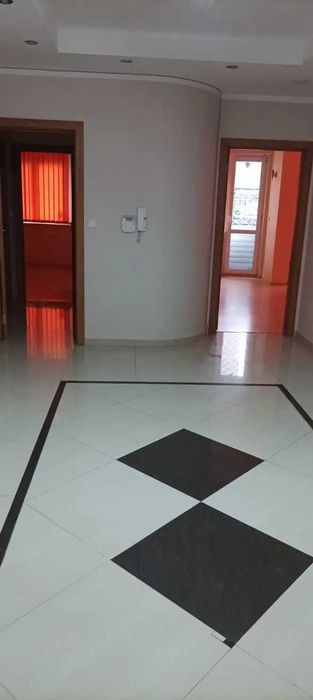 Дава се под наем Офис в София, Дружба 2 - 111 кв.м за 887.4 € - Снимка #1