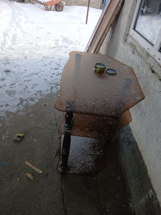 Продам стол под телевизор