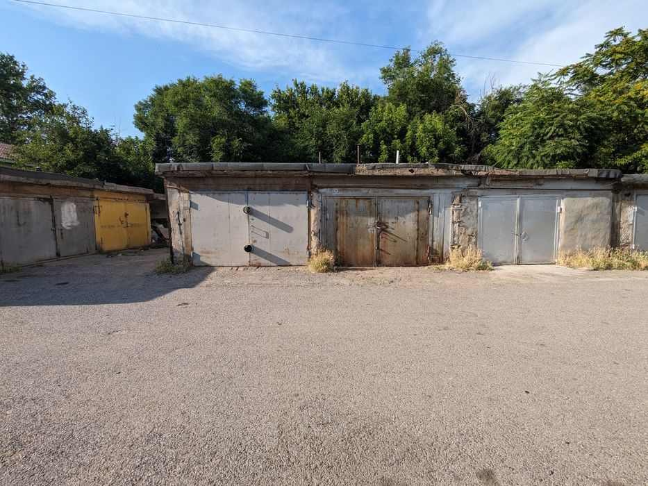 Гараж с ямой и погребом на Молдагулова. Возможна аренда