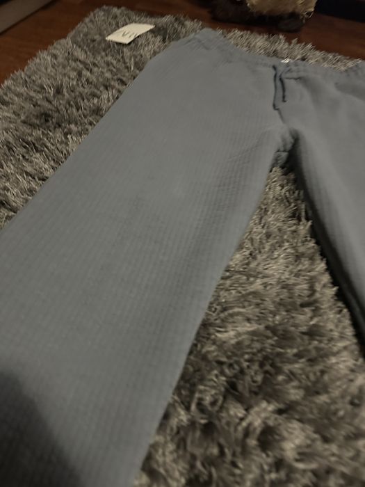 Vand pantaloni Zara noi